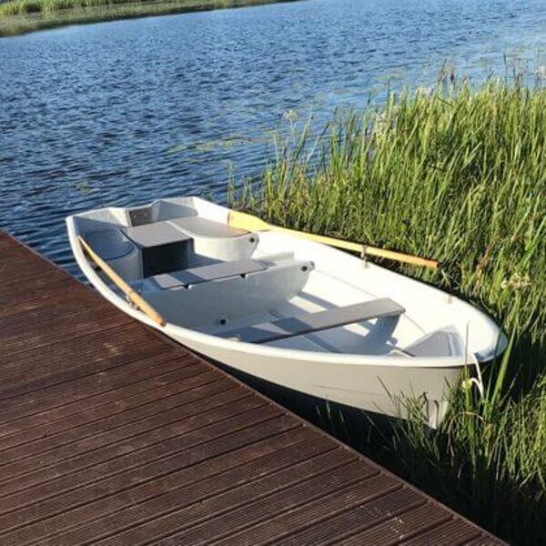 Balta laiva 'Pella Nova' pie Daugavas.